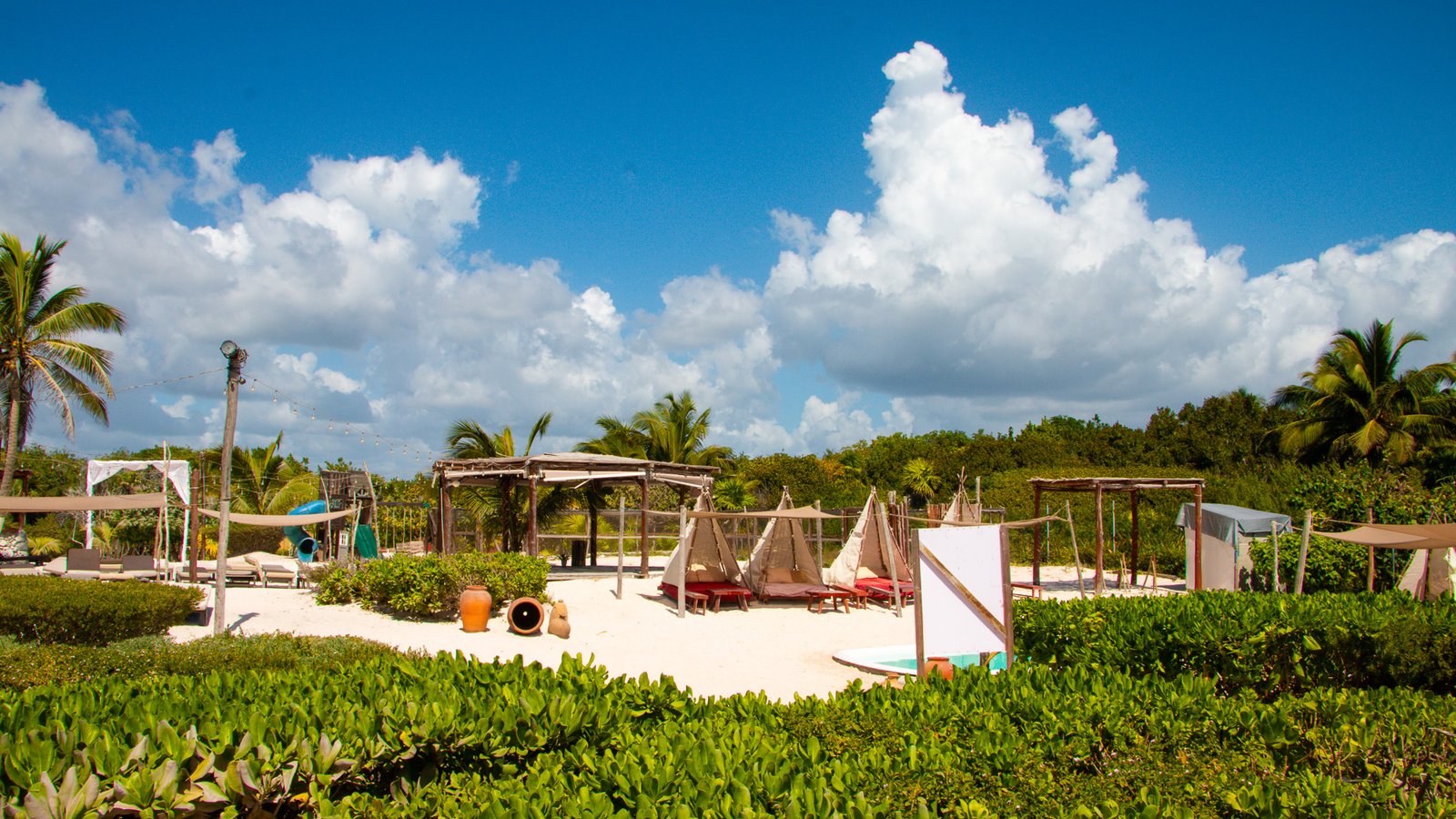 Vista aérea del club de playa Duna